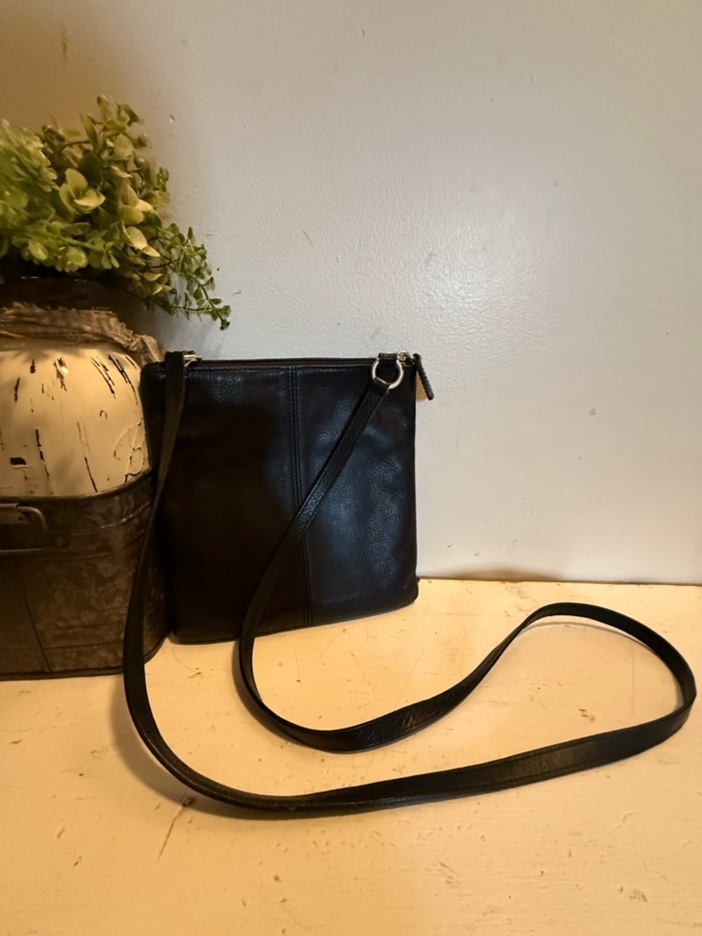 Fossil  Black Leather Small Vintage Crossbody Bag EUC - Picture 2 of 5